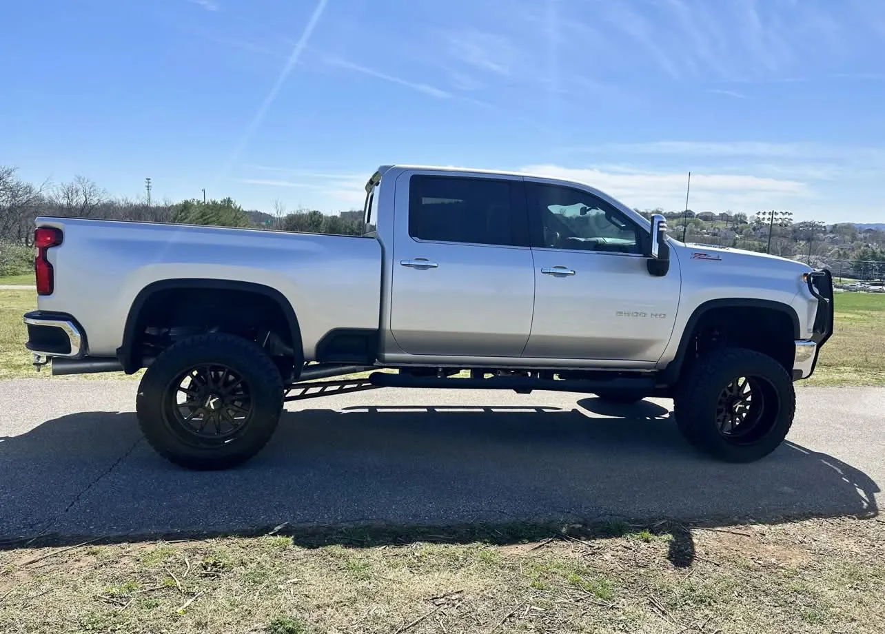 2023 Chevrolet Silverado 2500 HD, photo 2